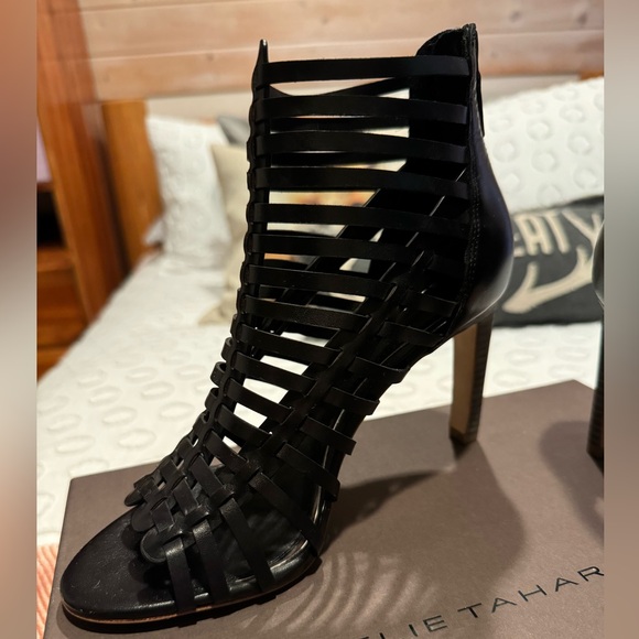 LIKE NEW - Elie Tahari Black Gladiator Strap Leather Heeled Sandals - Size 37 - Picture 7 of 16